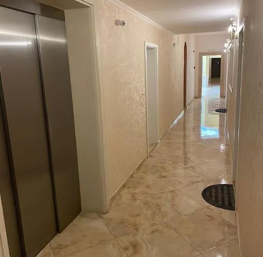 In A Luxurious Complex In Sunny *