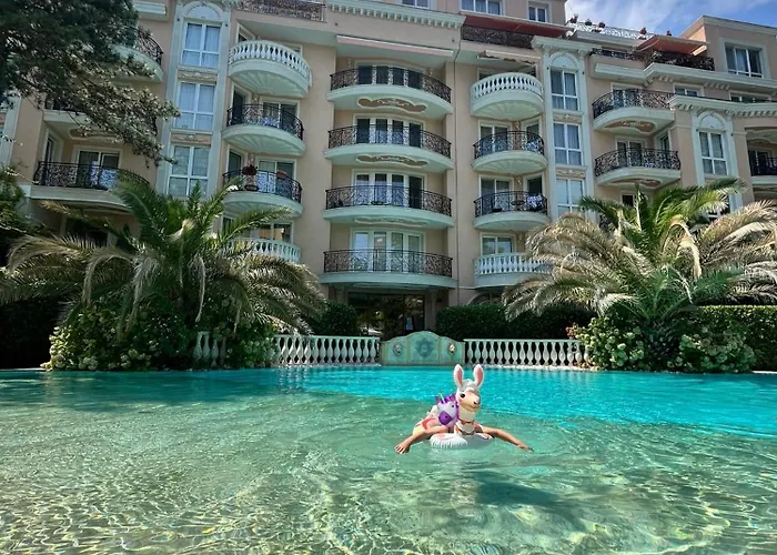 In A Luxurious Complex In Sunny *