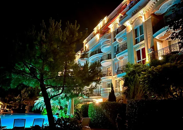 In A Luxurious Complex In Sunny *