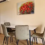 In A Luxurious Complex In Sunny Apartman *
