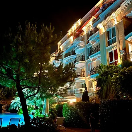 In A Luxurious Complex In Sunny *