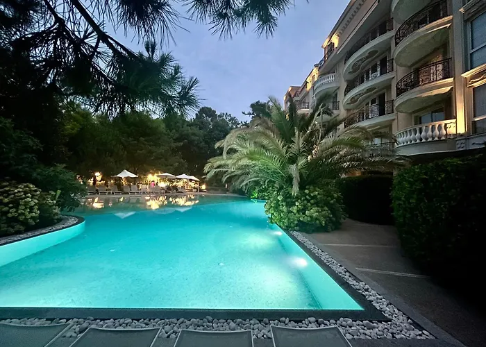 In A Luxurious Complex In Sunny Apartment