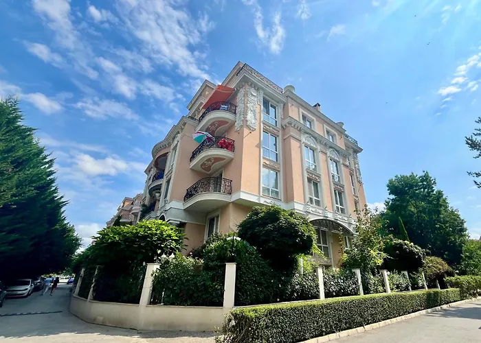 In A Luxurious Complex In Sunny Apartment