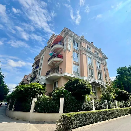 In A Luxurious Complex In Sunny Apartment
